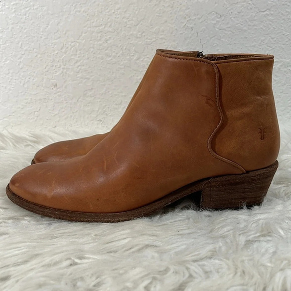 Frye Carson Piping Cognac DISTRESSED LEATHER Ankle Bootie Heel Side Zip Size 7.5 - Picture 3 of 13